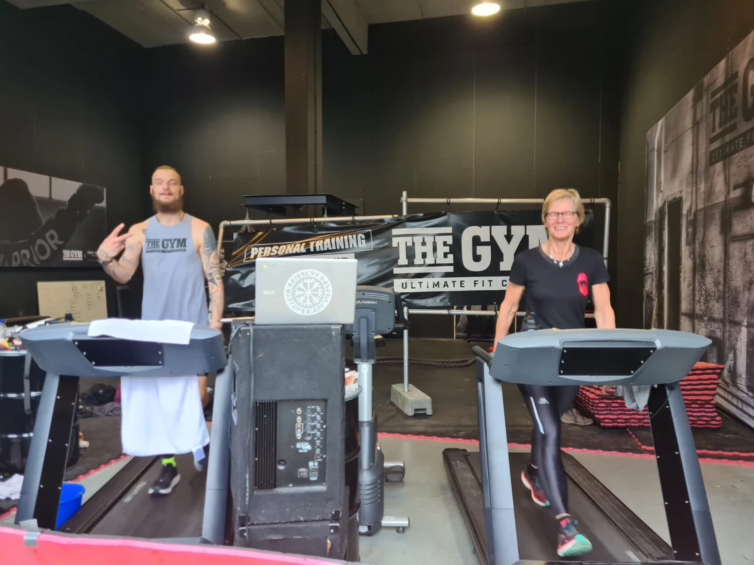 Ralf tijdens de 120 kilometer op de loopband