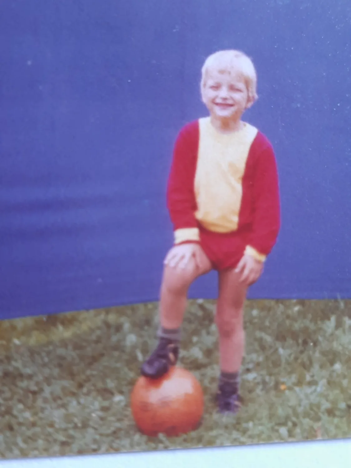 Ralf als kind op het voetbalveld